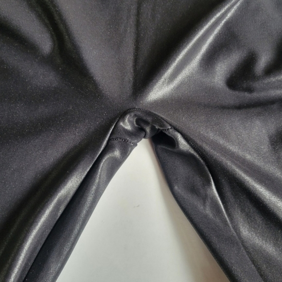 Spanx quilted faux leather leggings size medium. - Picture 7 of 9